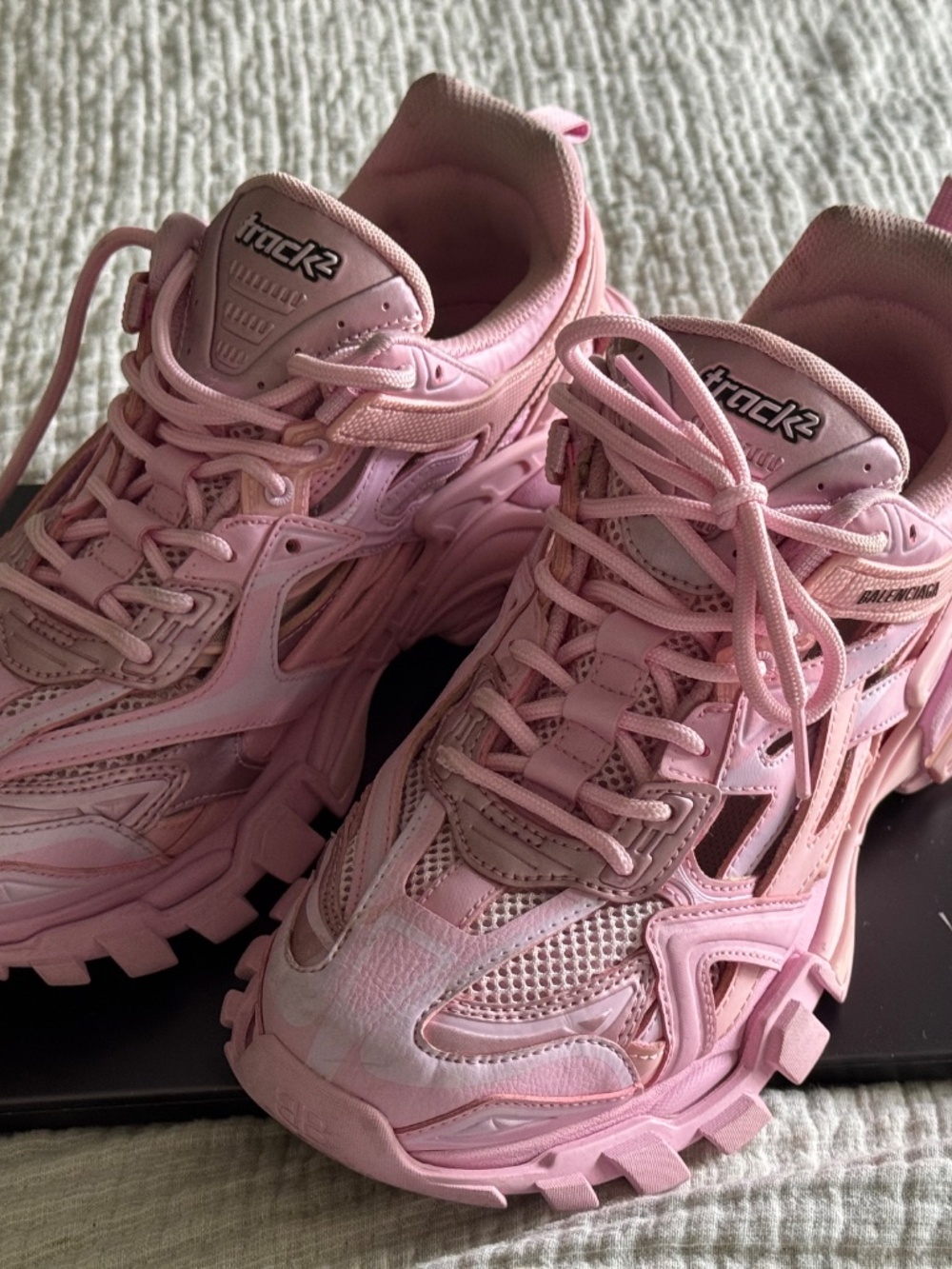 Balenciaga tennis shoes - Picture 2 of 8